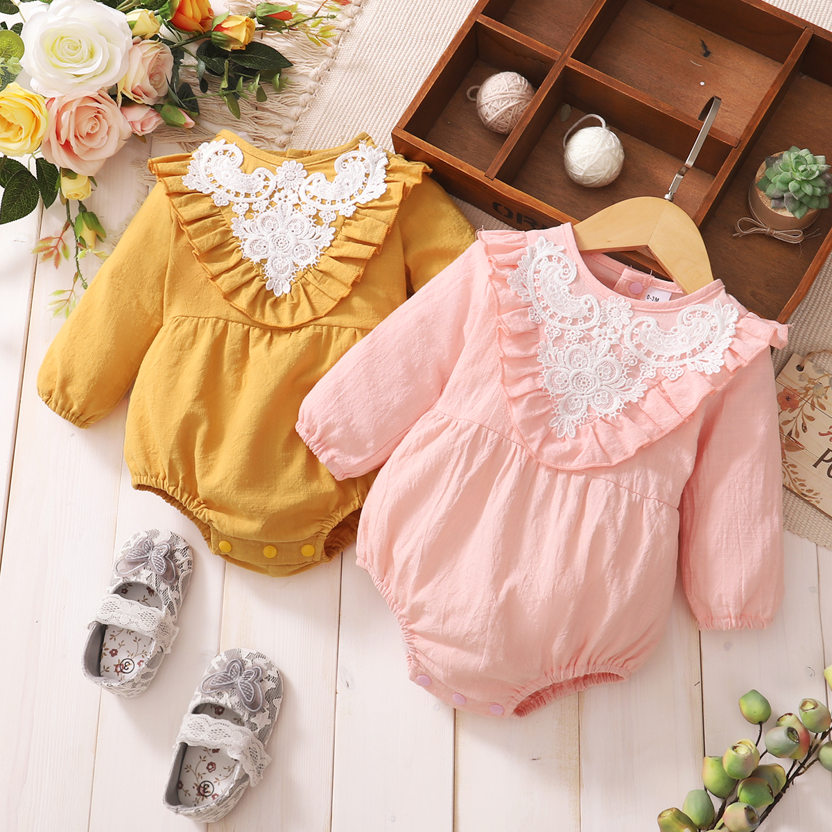 

Solid Lace and Ruffle Decor Long-sleeve Baby Romper
