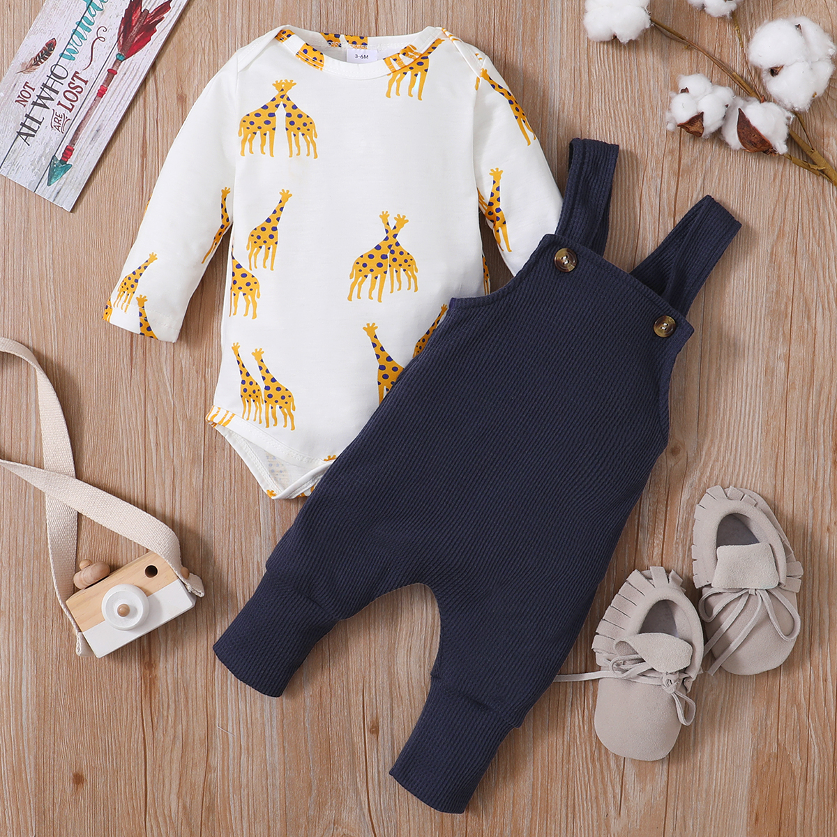 

2pcs Giraffe Print Romper Suspender Pants Baby Set