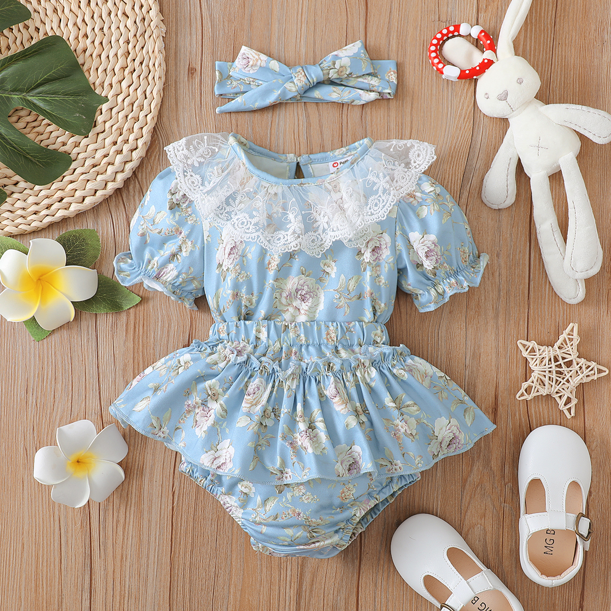 

3pcs Baby Girl Allover Floral Print Blue Puff-sleeve Lace Top and Shorts with Headband Set