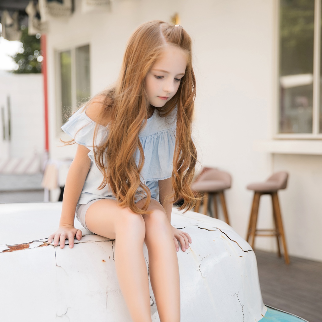 

Lovely Off-shoulder Ruffle Sleeve Top and Shorts Set for Girl
