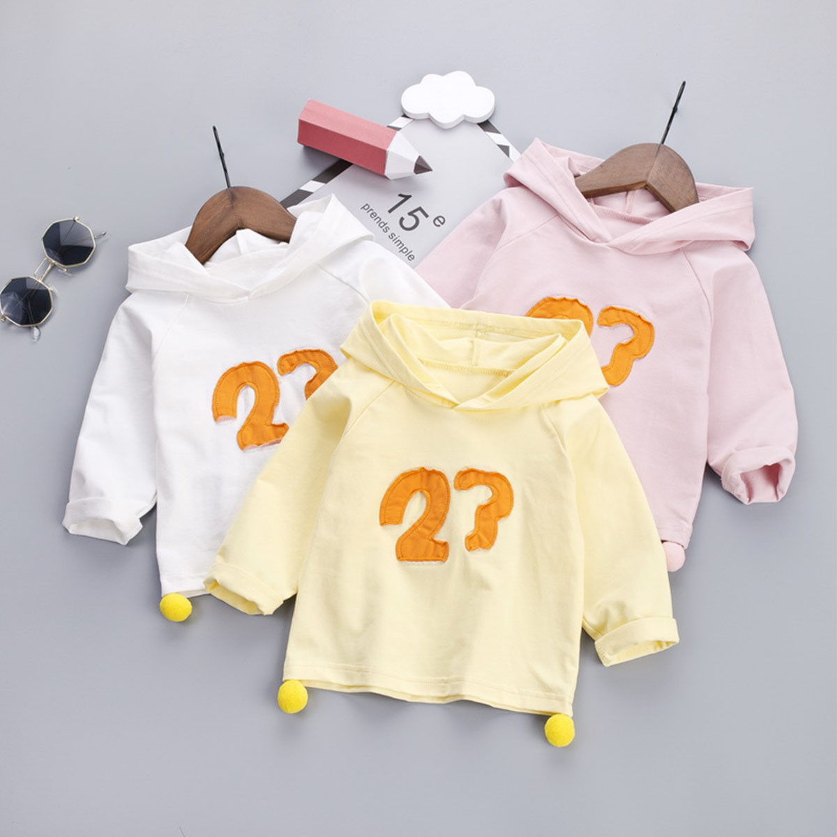 

Baby Girl Letter Applique and Pompon Decor Hoodie