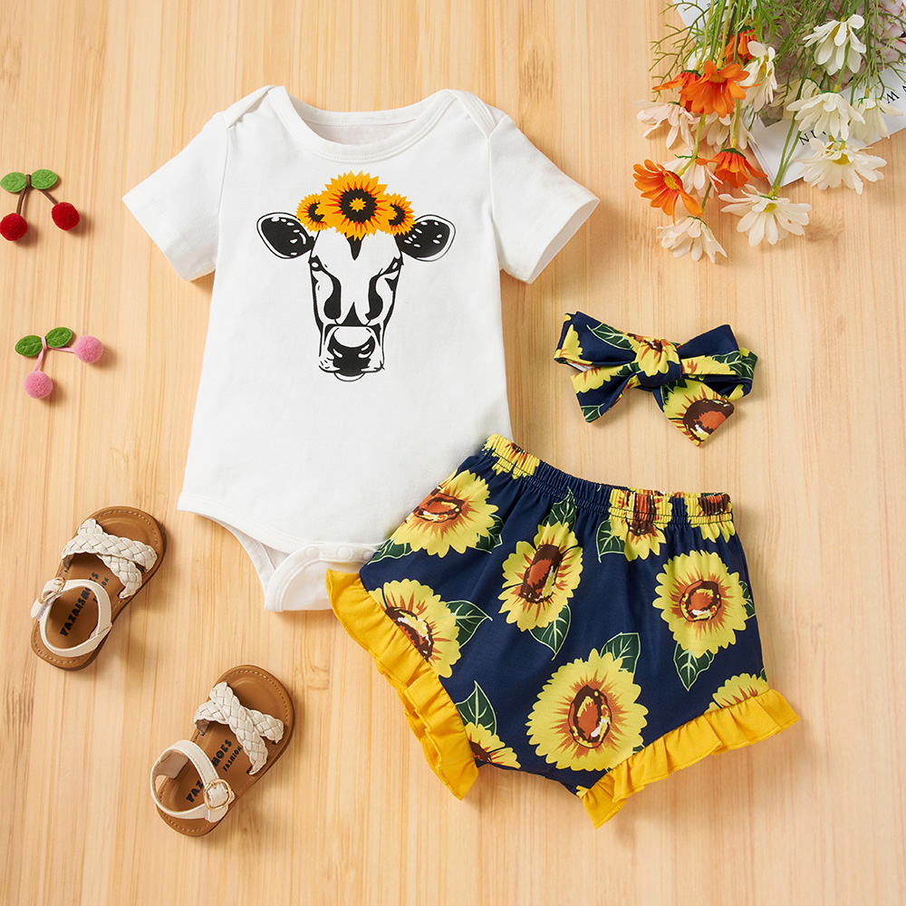 

3pcs Cow and Sunflower Print Short-sleeve White Baby Set