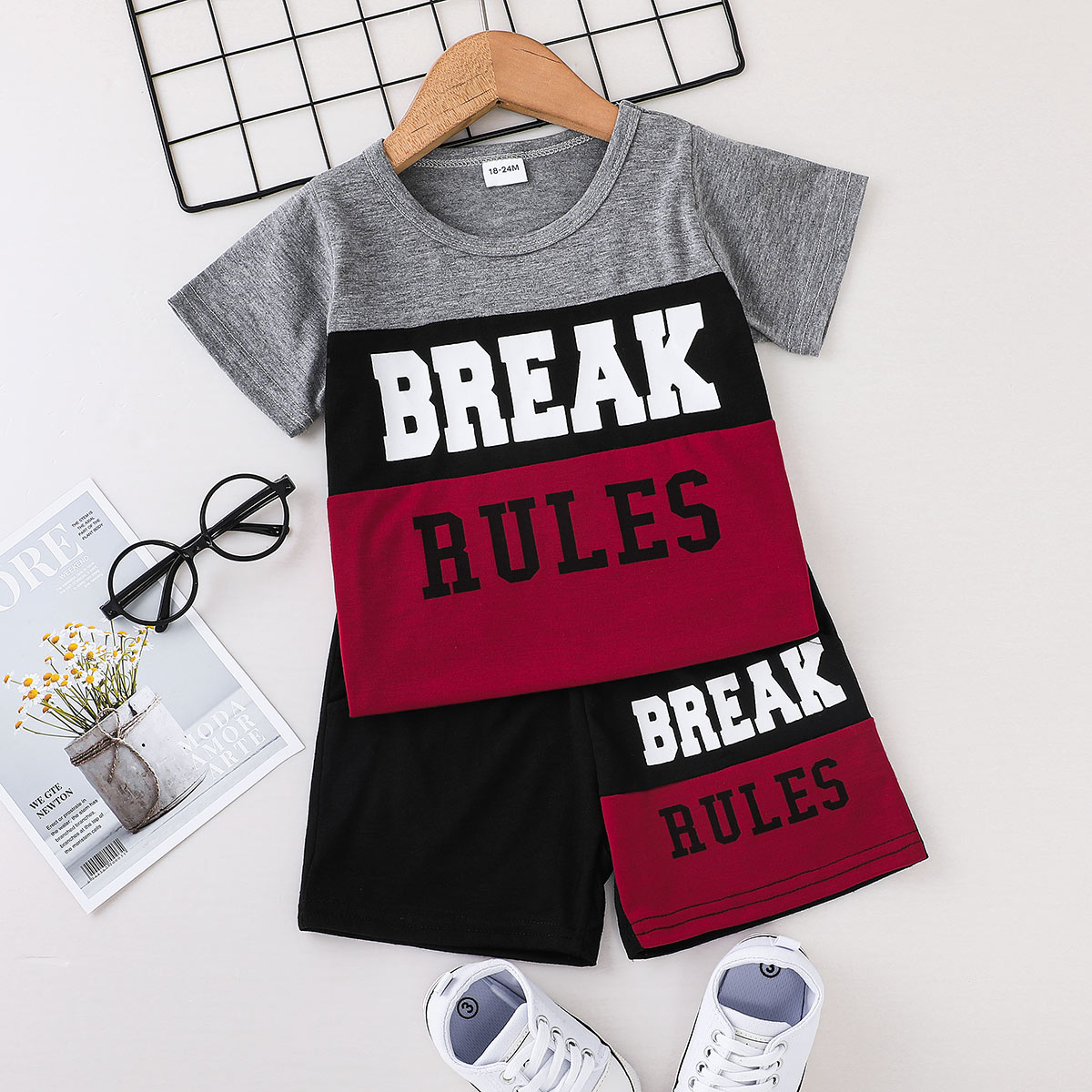 

2pcs Toddler Boy Casual Letter Print Colorblock Tee and Shorts Set