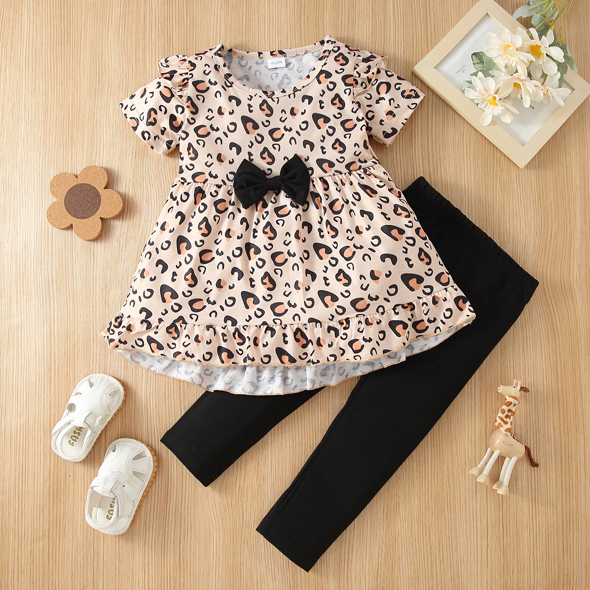 

2-piece Toddler Girl Leopard Print Bowknot Design Short-sleeve Tee and Black Pants Set