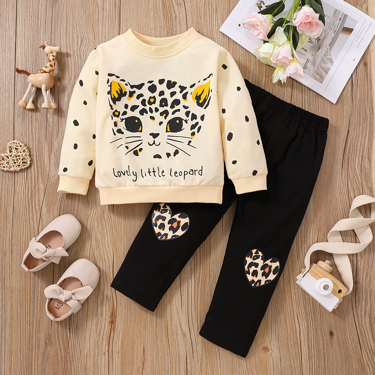 

2pcs Toddler Girl Animal Leopard Print Pullover Sweatshirt and Heart Print Pants Set