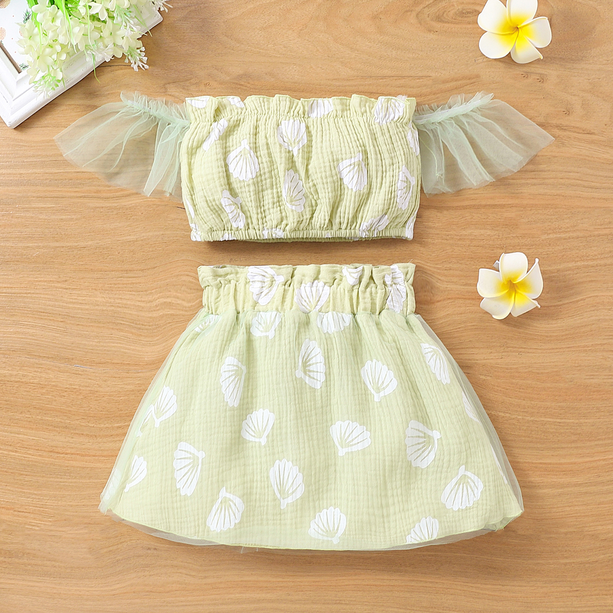 

2pcs Toddler Girl 100% Cotton Off Shoulder Seashell Print Mesh Design Tube Top and Green Skirt Set