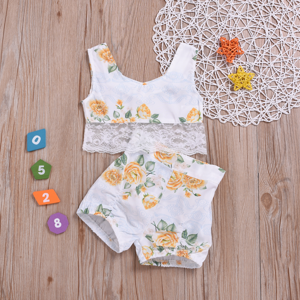 

Baby / Toddler Floral Print Sleeveless Mesh Top and Shorts Set