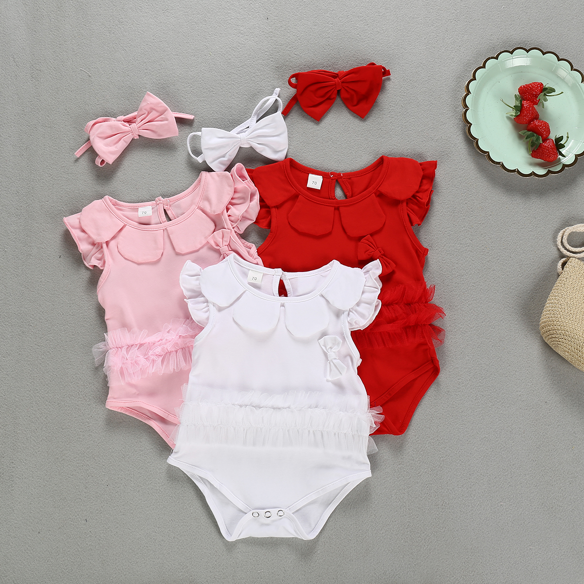 

Baby Girl Solid Ruffle Collar Short-sleeve Romper and a Bowknot Headband