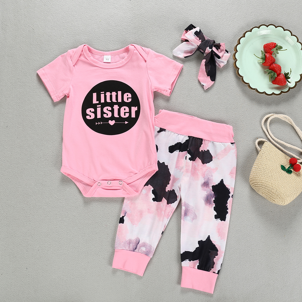 

Baby Girl LITTLE SISTER Print Bodysuit and Pants with Headband Set