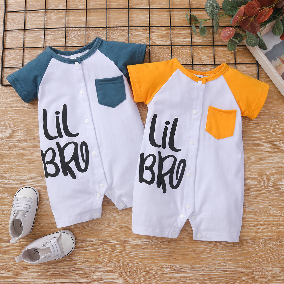 

Pocket Letter Print Short-sleeve Baby Romper