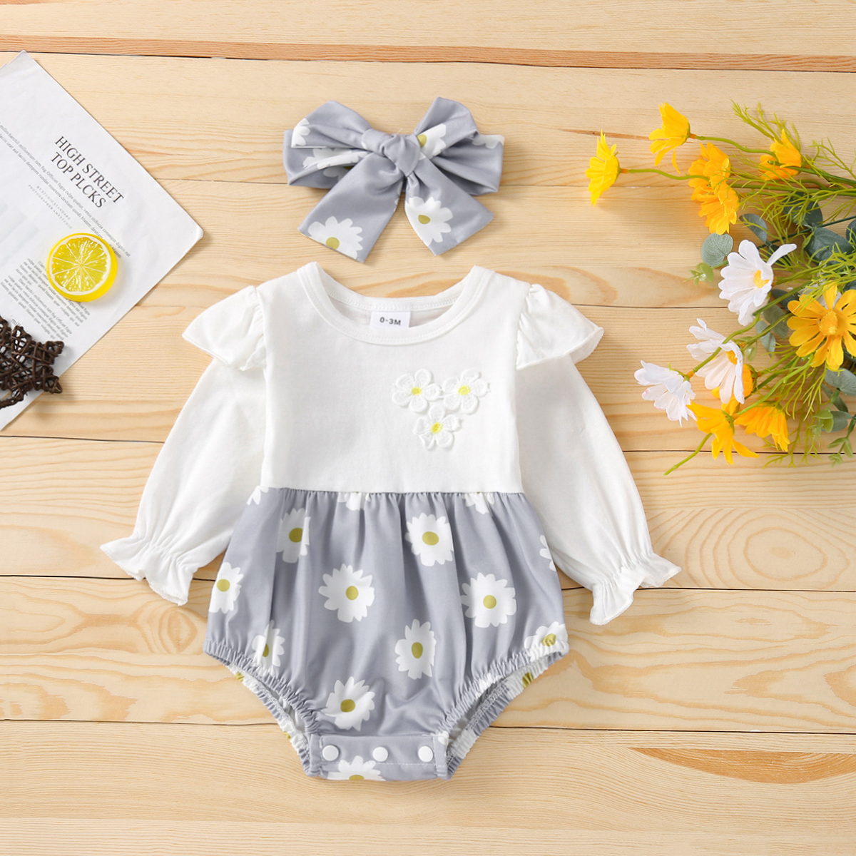 

2pcs White Daisy Floral Print Long-sleeve Baby Romper Set