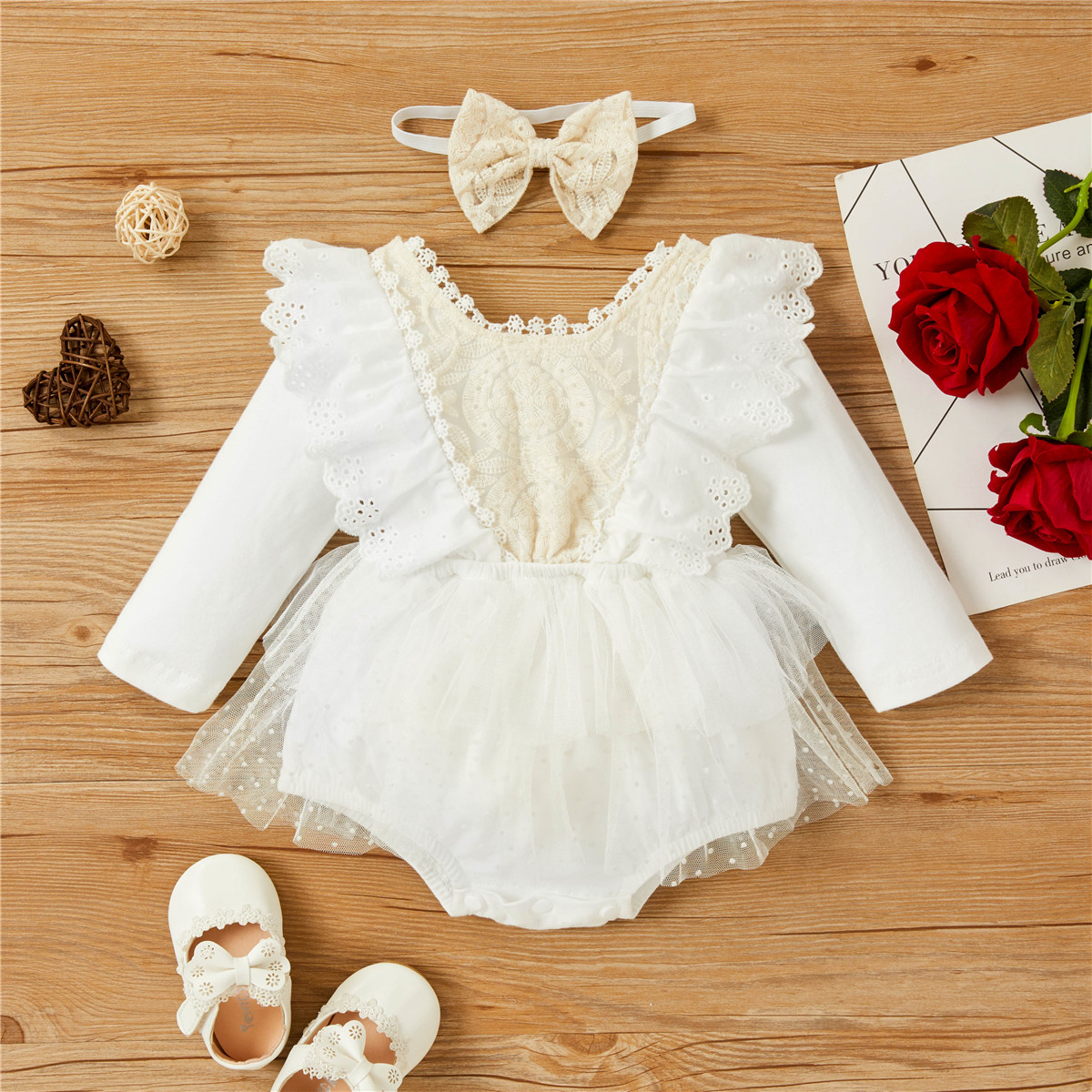 

Baby 2pcs White Lace Ruffle Long-sleeve Splicing Mesh Romper Set