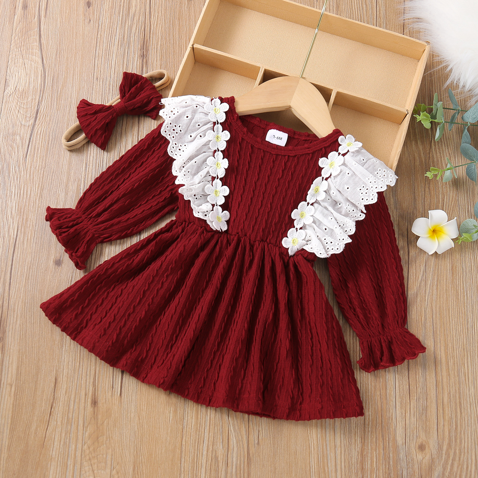 

Baby 2pcs White Floral Applique Ruffle Red Long-sleeve Dress Set
