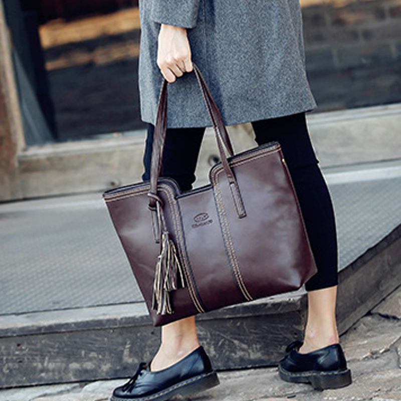 

Vintage Tassel Decor Solid Shoulder Bag
