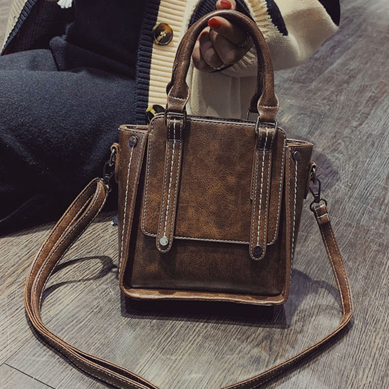 

Vintage Square Shape Strappy Shoulder Bag