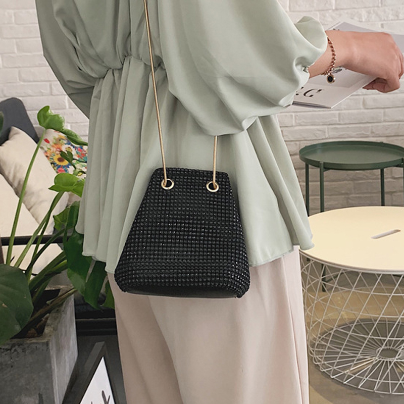 

Classic Chain Crossbody Bag