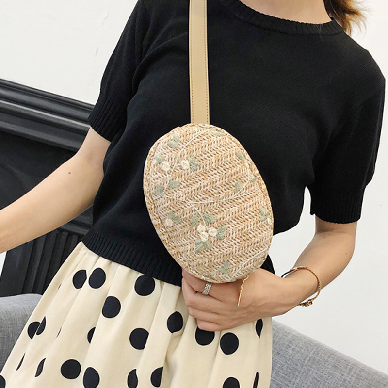

Graceful Flower Embroidered Crossbody Bag