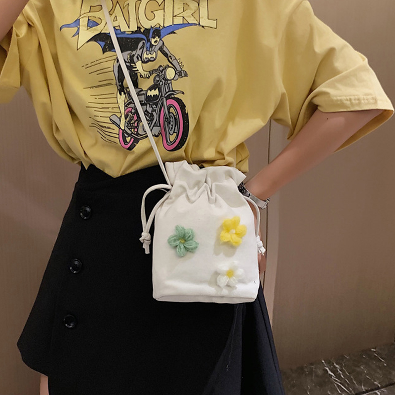 

Fresh Flower Decor Crossbody Bag