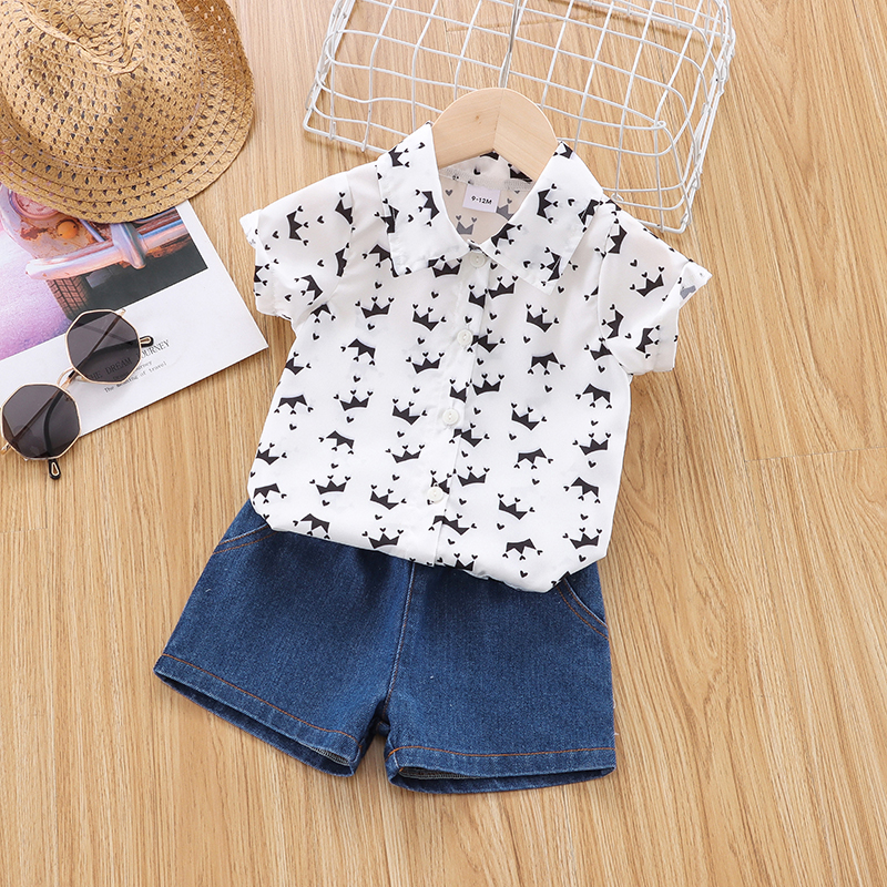 

2pcs Baby Boy All Over Crown Print Short-sleeve Shirt and Denim Shorts Set