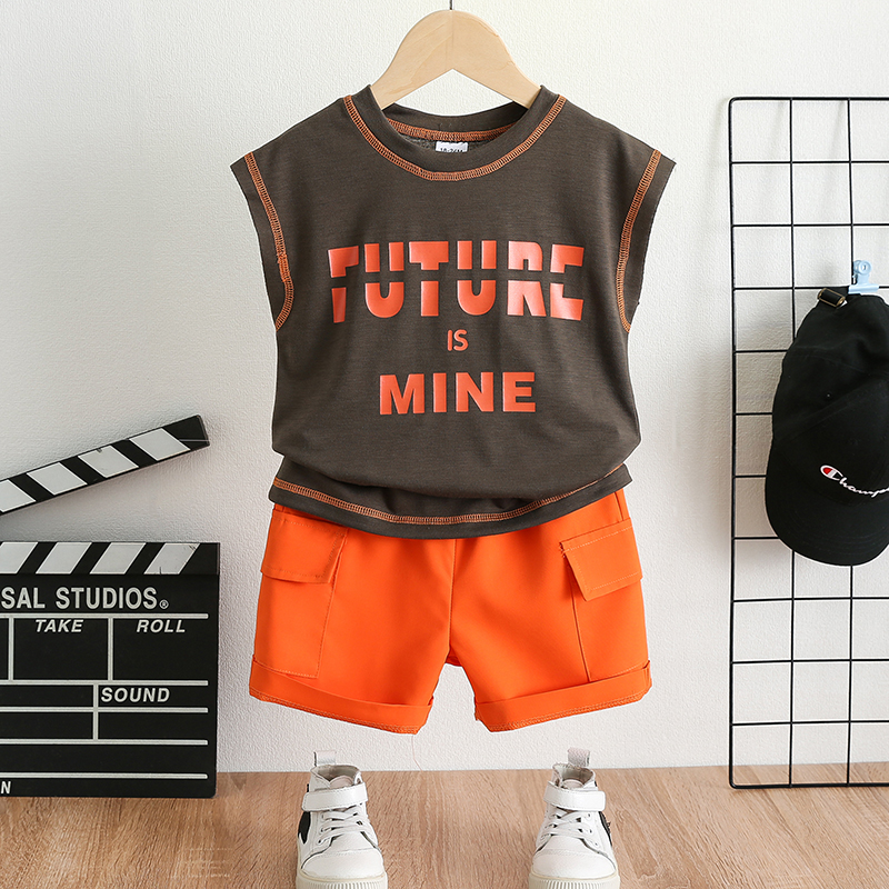 

2pcs Toddler Boy Trendy Letter Print Sleeveless Tee and Pocket Design Shorts Set