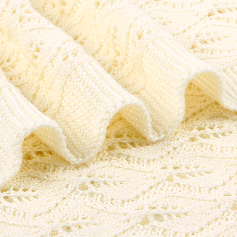 

Breathable Hollow out Leaf Knitted Blanket