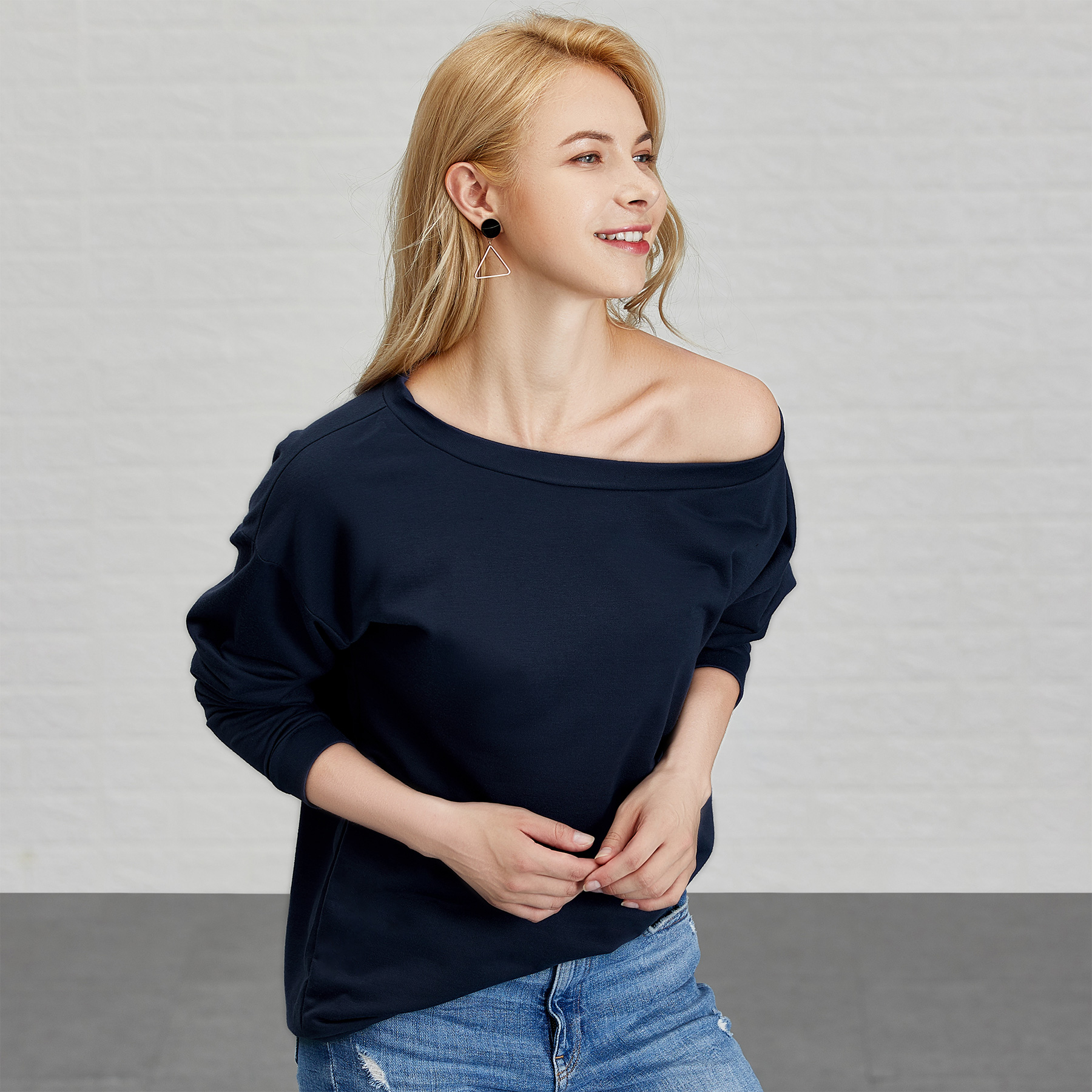 

Fashionable Cold Shoulder Long-sleeve Top