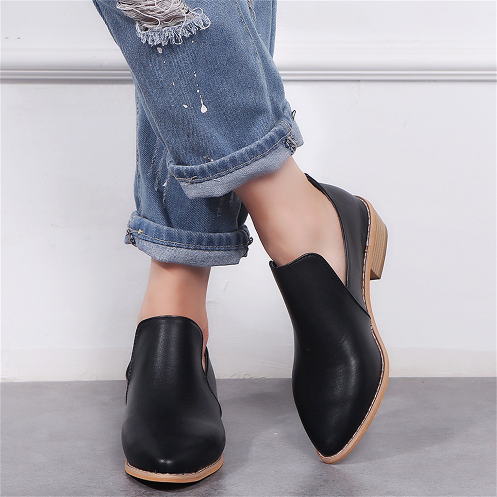 

Simple Solid Pointed Toe Flats