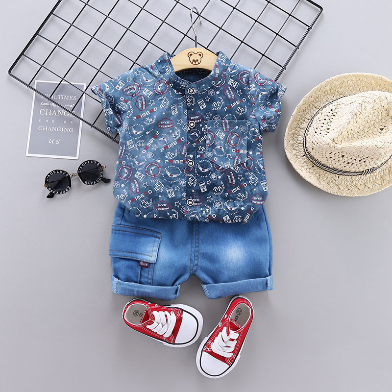 

Printed Short-sleeve Top and Jeans Set