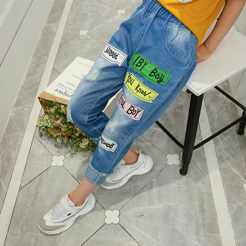

Casual Applique Decor Jeans