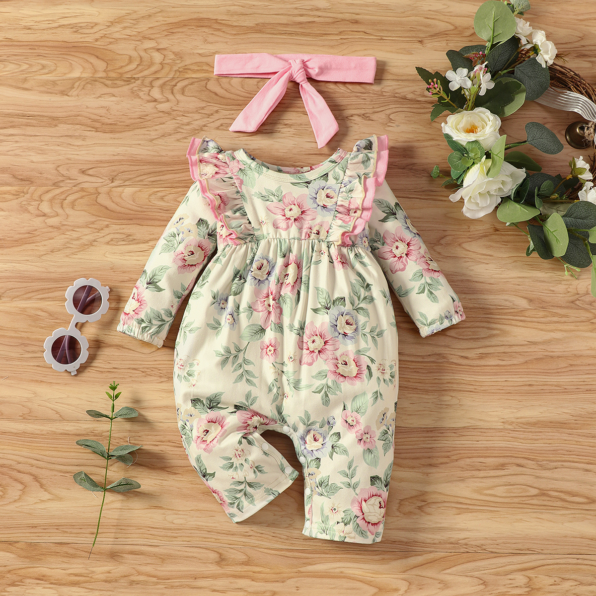 

2pcs All Over Floral Print Ruffle Long-sleeve Baby Jumpsuit Set