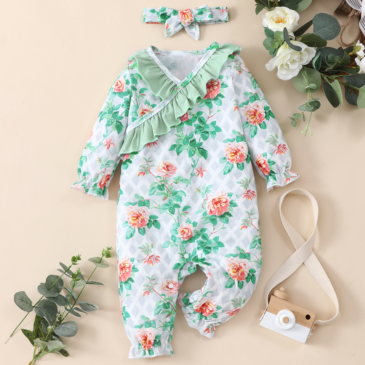 

2pcs Baby Girl V Neck Ruffle All Over Floral Print Long-sleeve Jumpsuit Set