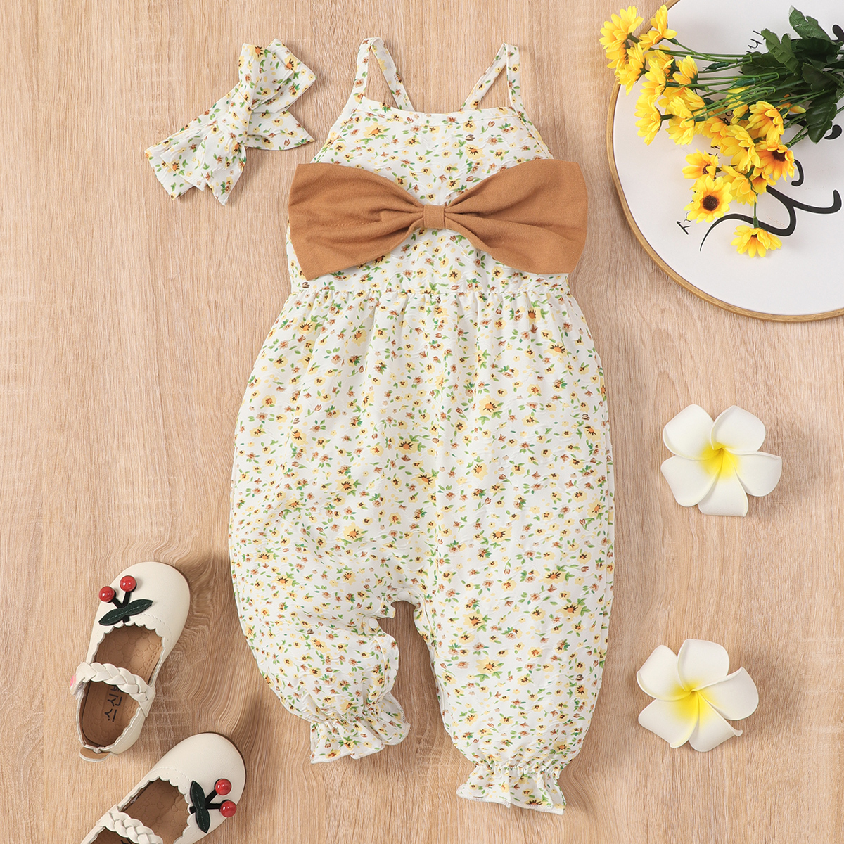 

2pcs Baby Girl Bowknot Design Allover Floral Print Sleeveless Spaghetti Strap Jumpsuit with Headband Set