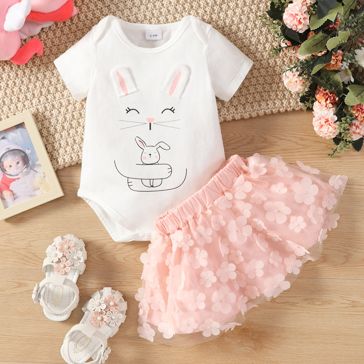 

2pcs Baby Girl Cotton Short-sleeve Rabbit Print Romper and 3D Floral Applique Mesh Skirt Set