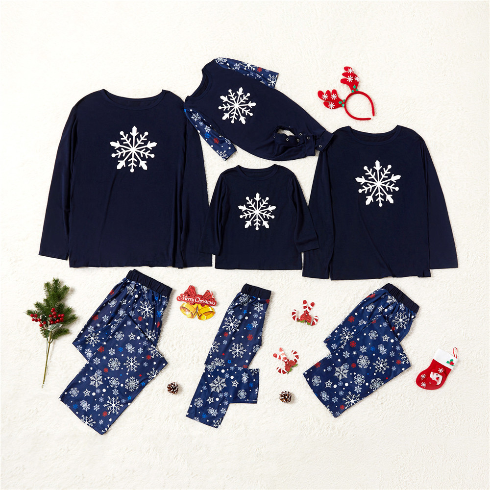 

Christmas Snowflake Print Family Matching Pajamas Set