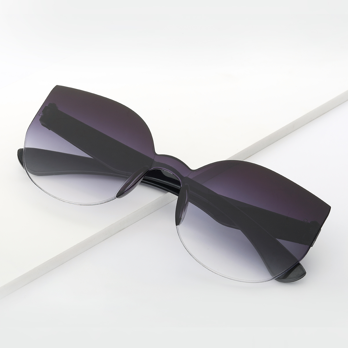 

Trendy Riding/driving Wind-proof Sunglasses