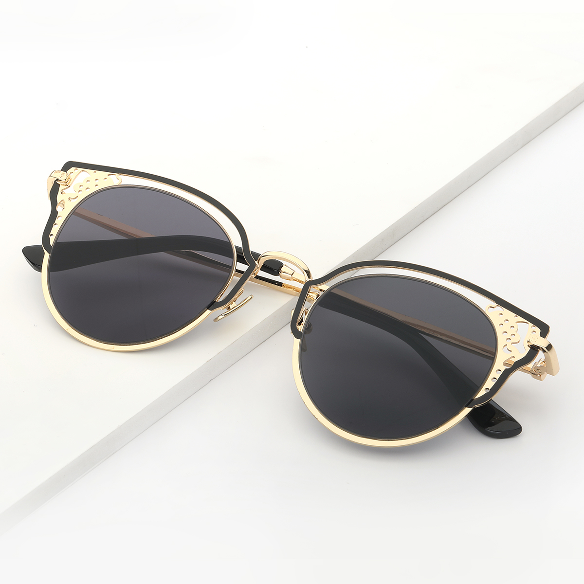 

Classic Hollow Out Sunglasses