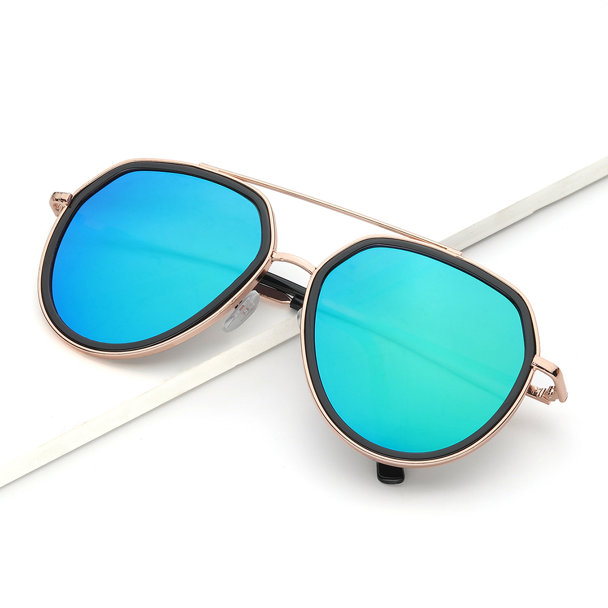 

Concise Solid Sunglasses