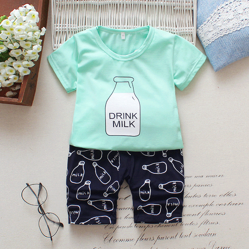 

Baby / Toddler Drink Milk Bottle Print Tee and Shorts Set