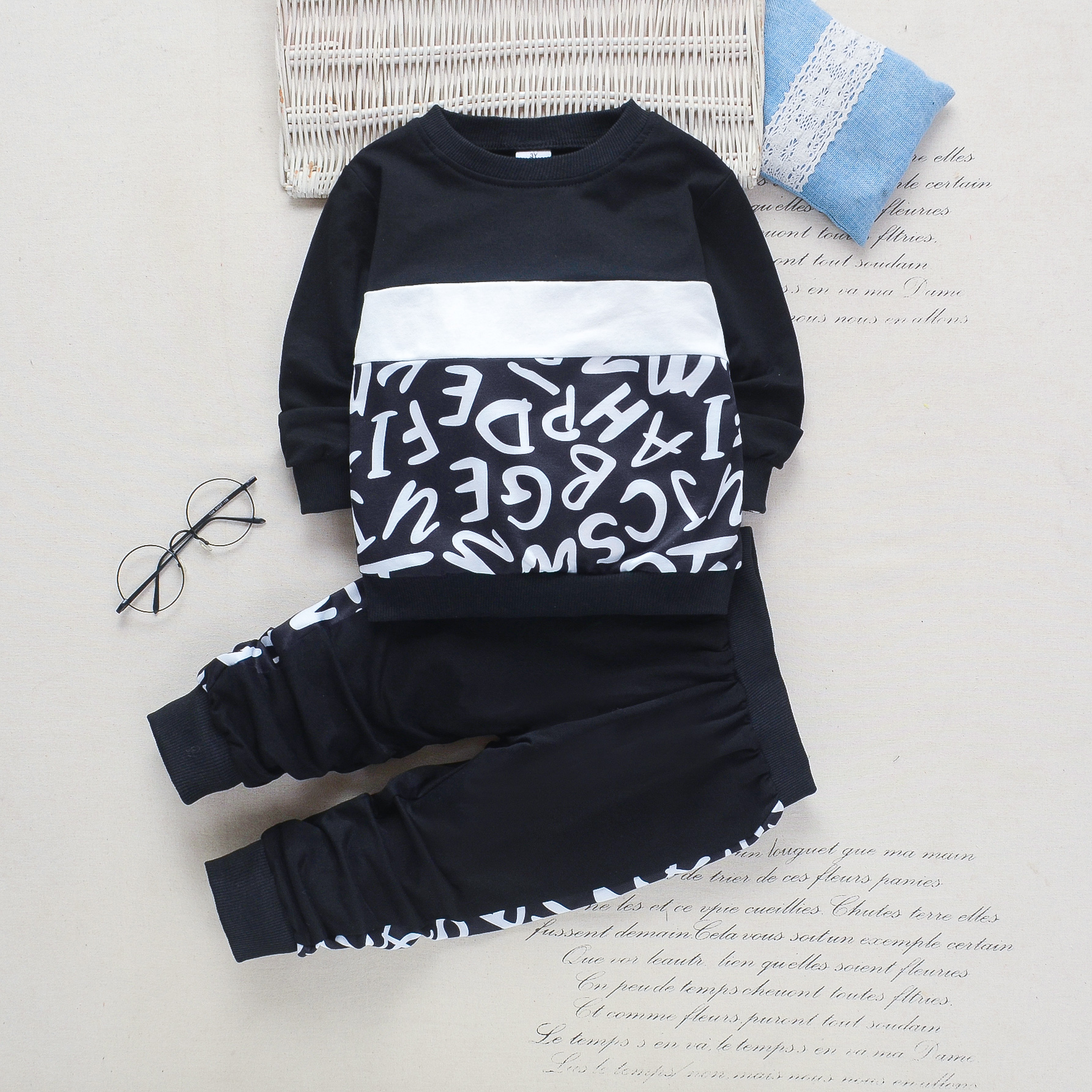 

2-piece Toddler Boy Letter Print Colorblock Pullover and Pants Set