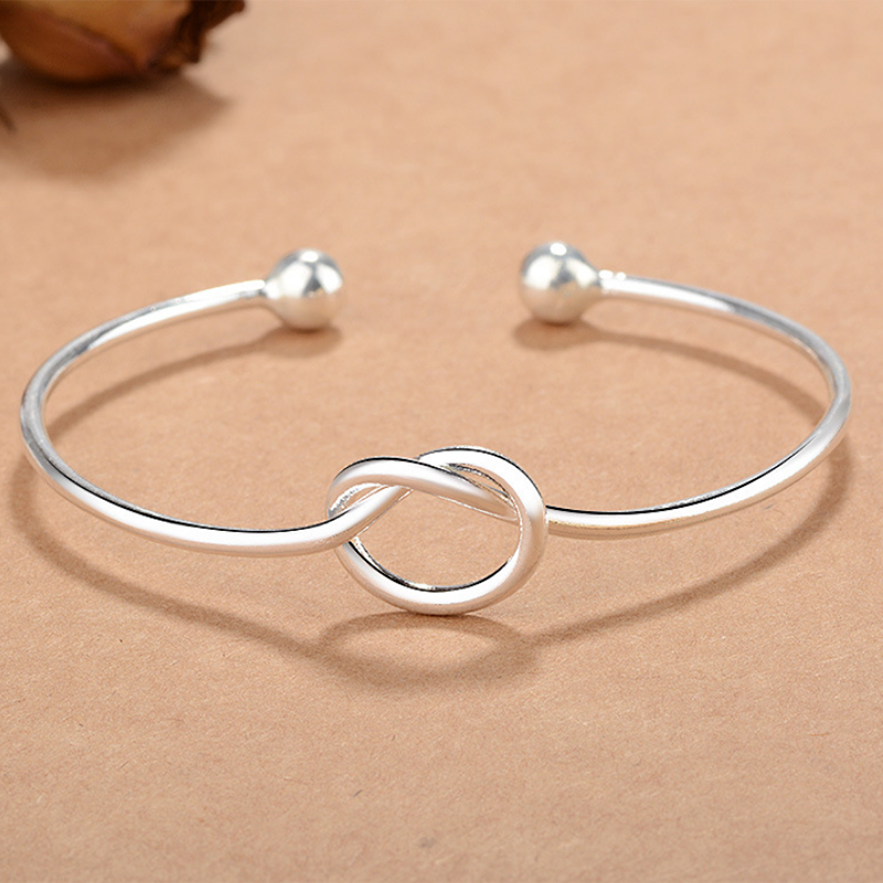

Trendy Knot Design Bracelet