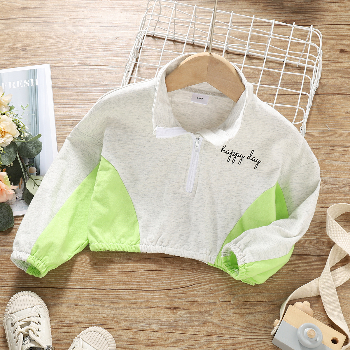 

Toddler Girl Letter Print Colorblock Zipper Stand Collar Sweatshirt