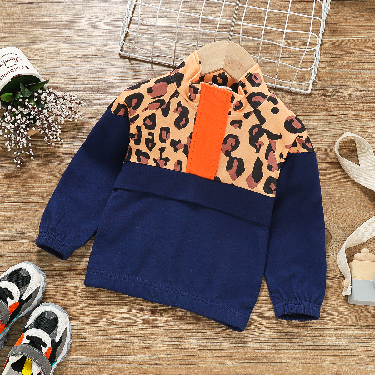 

Toddler Girl Zipper Stand Collar Leopard Stitching Pullover Sweatshirt