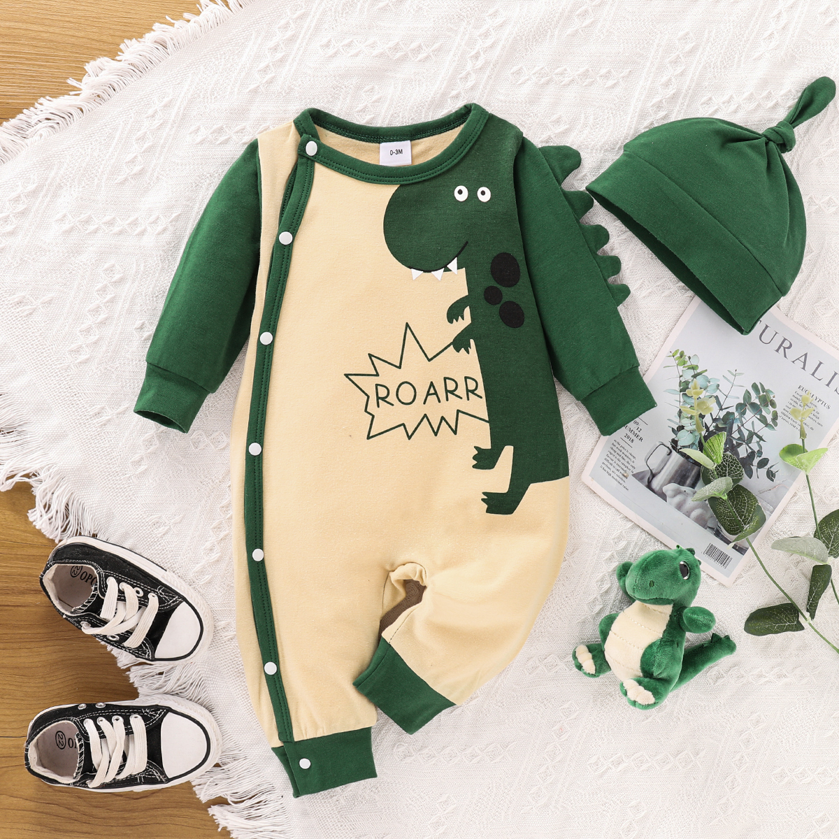 

2pcs Baby Boy Cartoon Dinosaur and Letter Print Dark Green Long-sleeve Jumpsuit Set