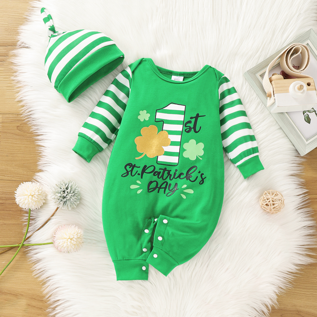 

St. Patrick's Day 2pcs Baby Boy/Girl Four-leaf Clover and Letter Print Green Striped Long-sleeve Jumpsuit with Hat Set