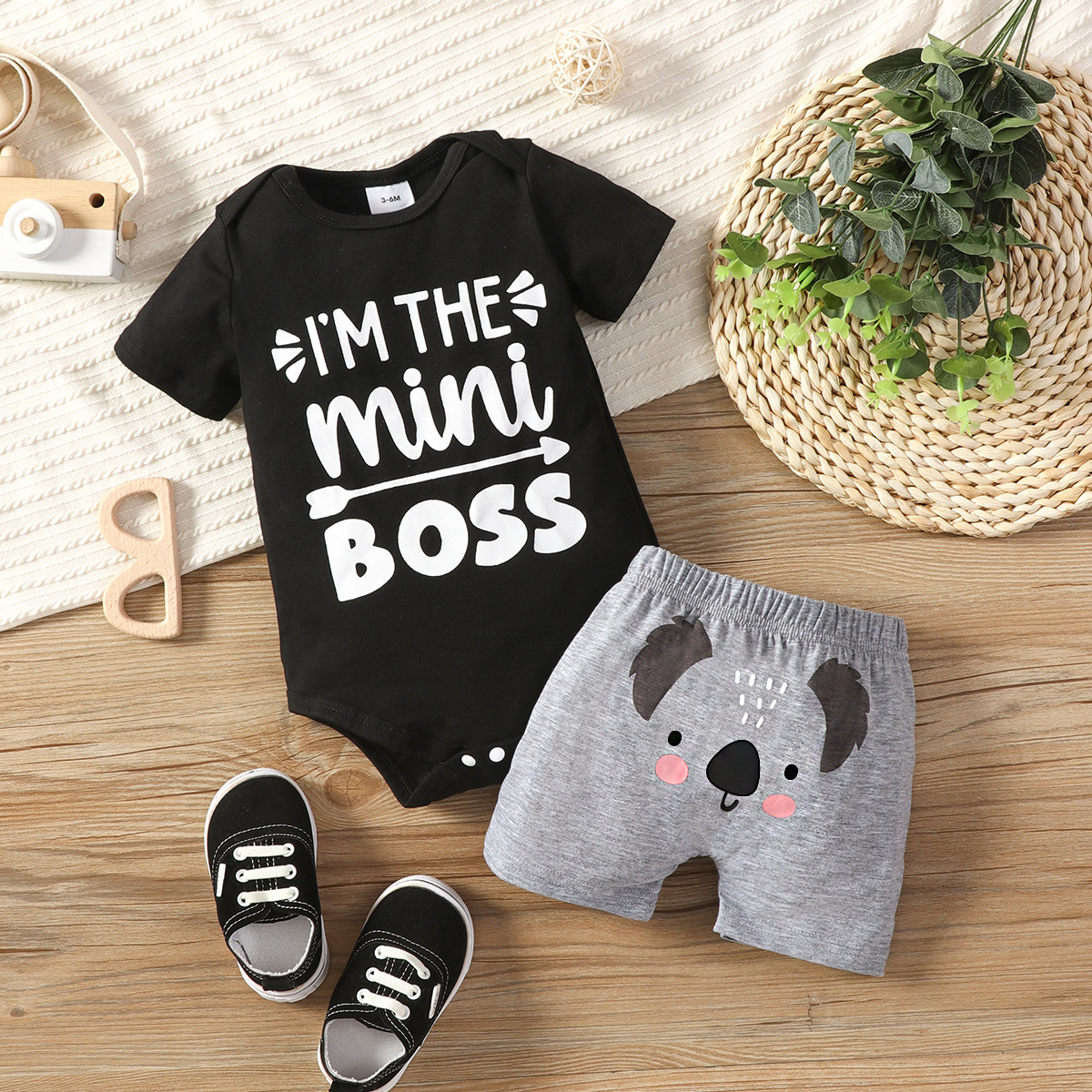 

2pcs Baby Girl Letter Print Short-sleeve Romper and Cartoon Shorts Set