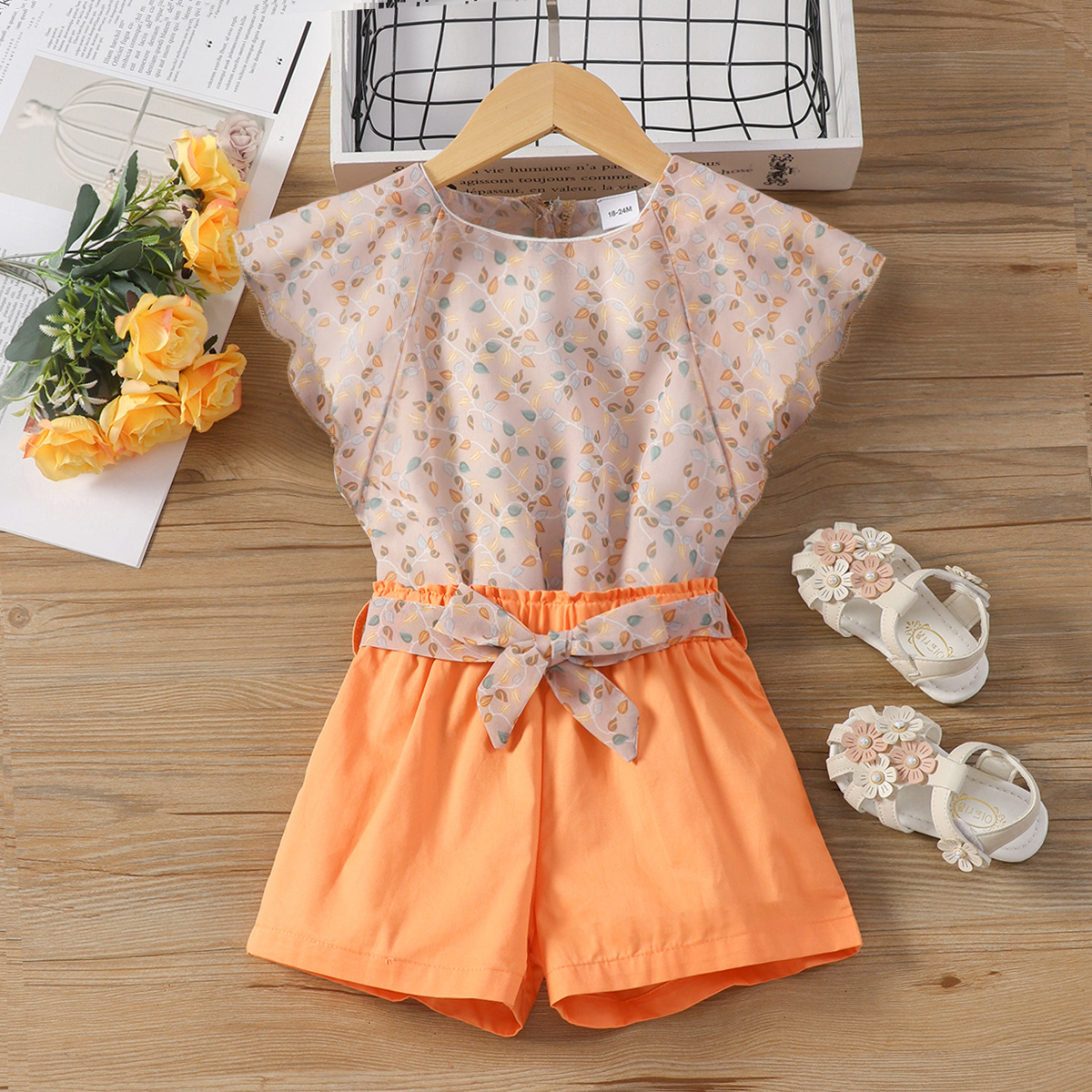 

2pcs Toddler Girl Floral Print Butterfly Sleeve Chiffon Blouse and Belted Shorts Set