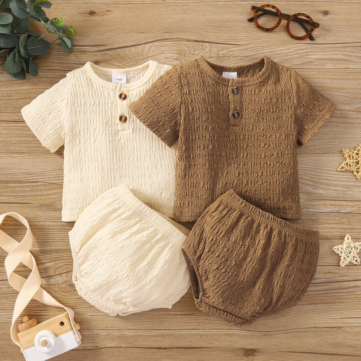 

2pcs Baby Boy/Girl Button Front Solid Textured Short-sleeve Tee and Shorts Set