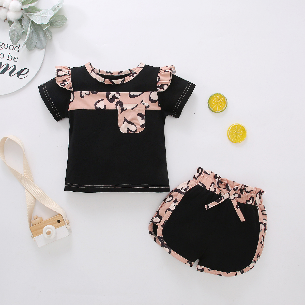 

2pcs Leopard Print Splice Ruffle and Bow Decor Short-sleeve Black Baby Set
