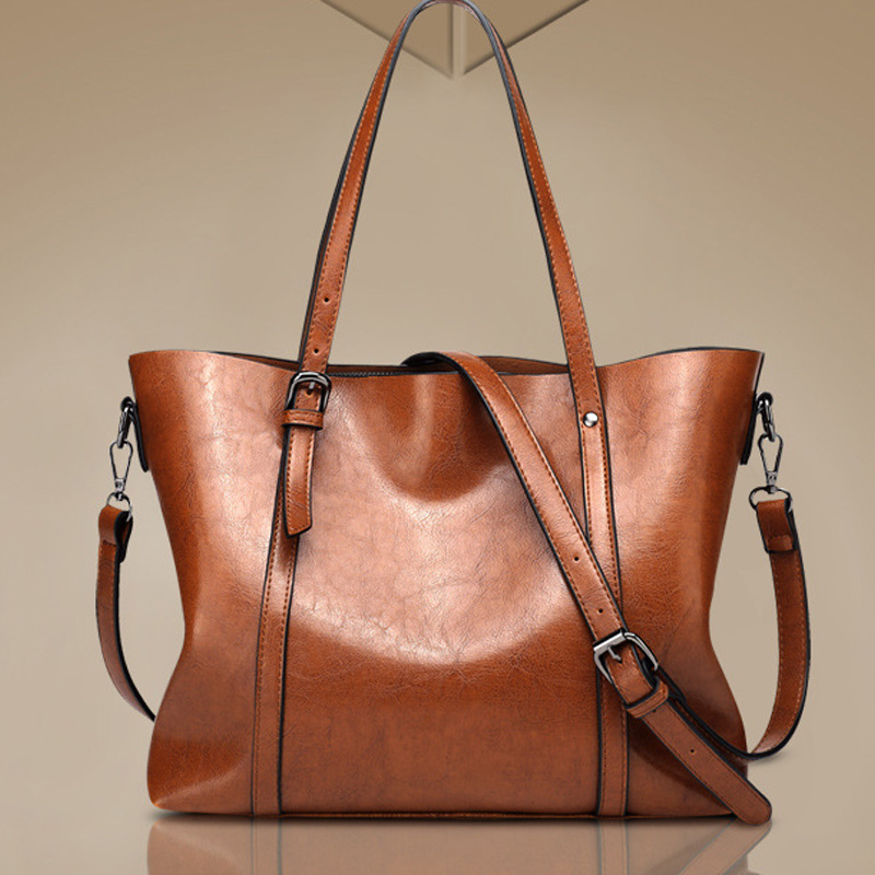 

Retro Buckle Decor Shoulder Bag
