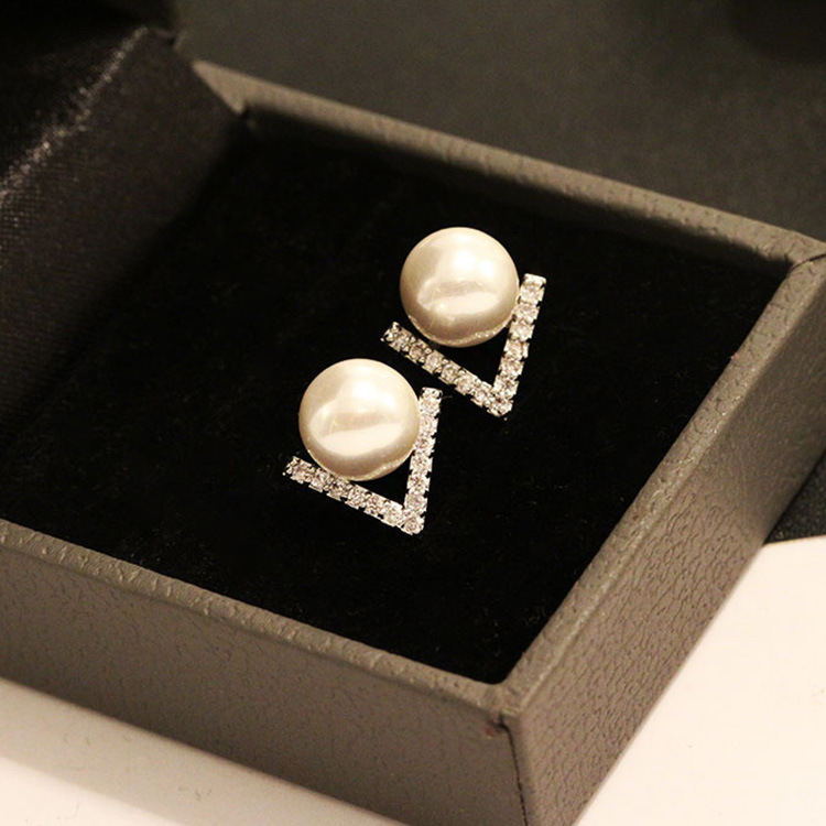 

1-pair Stud Triangle Pearl Earrings